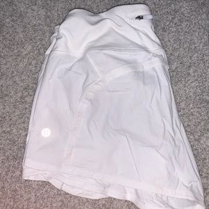 Lululemon shorts white